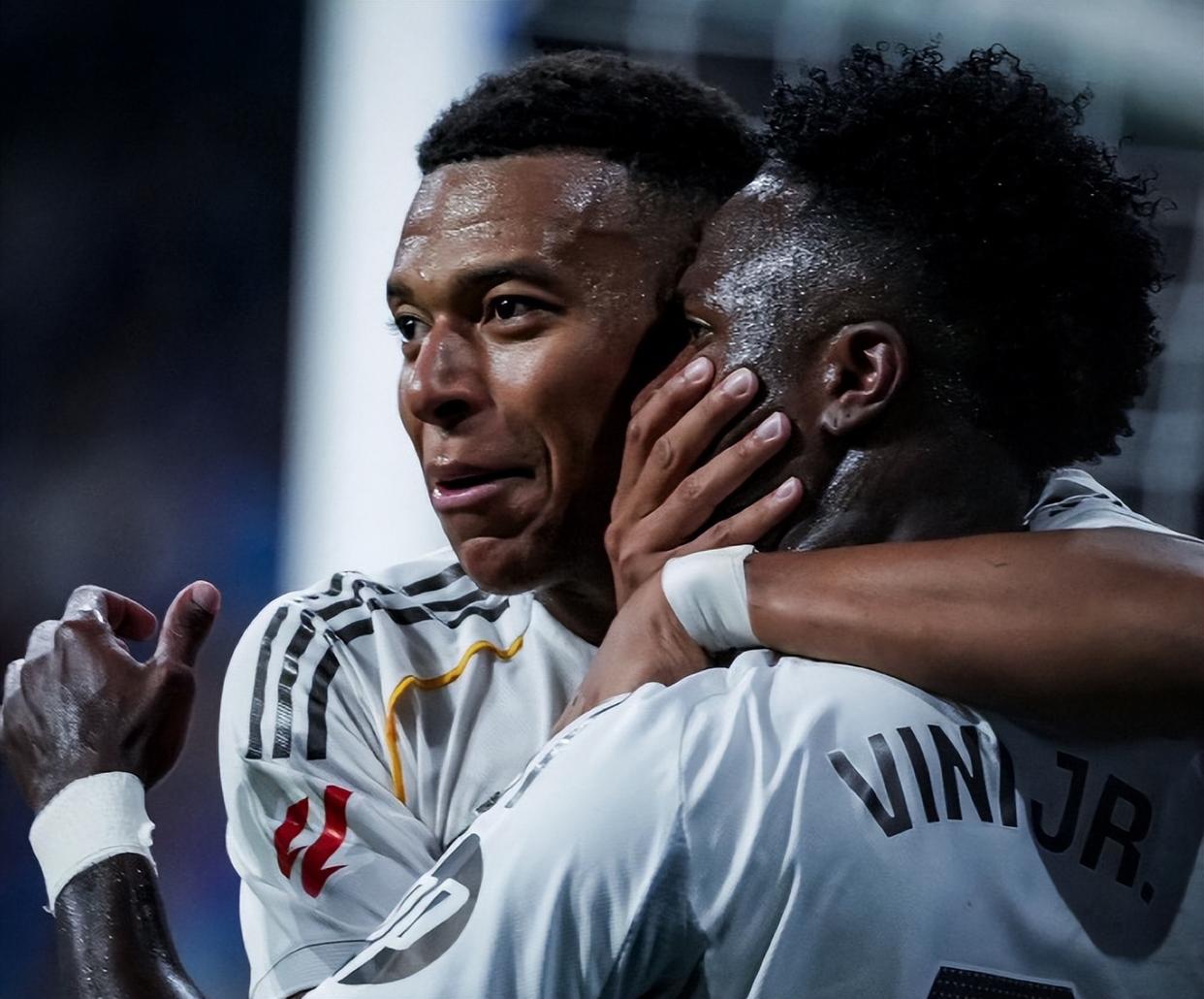 英雄联盟s15-包含转会期欧冠焦点战，北京国安单刀错失，悬念犹存，数据趋势出现新变化的词条