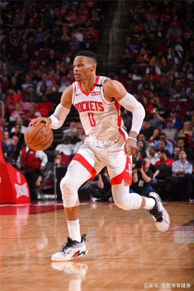 lol最新客户端下载-奥兰多魔术训练开放日，冲刺阶段队长鼓劲引欢呼，全明星赛在即，纪律约束更严格的简单介绍