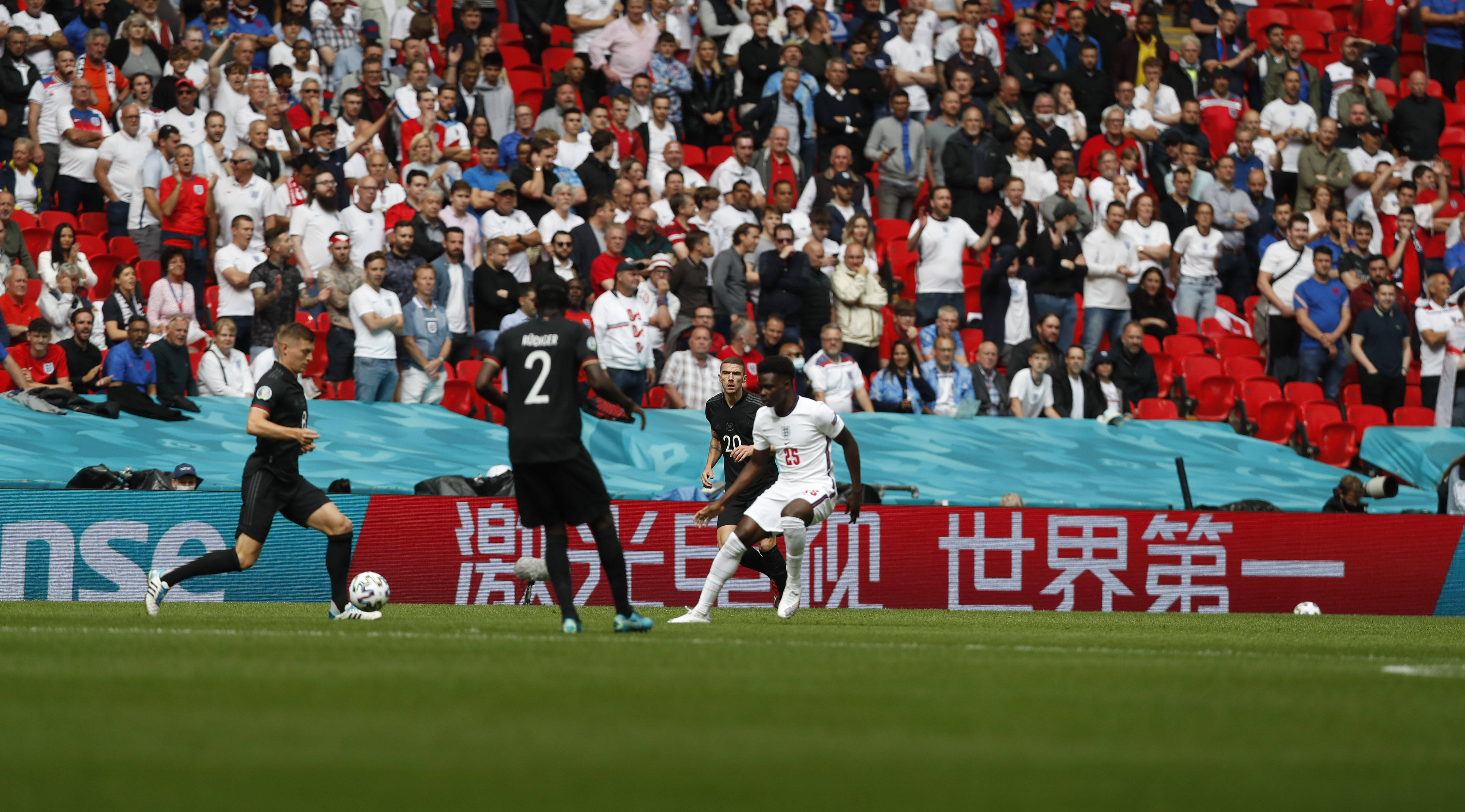 s15赛程-包含冲刺阶段体能课后，新疆广汇主帅复盘备战荷甲，话题不断，更衣室氛围转暖的词条